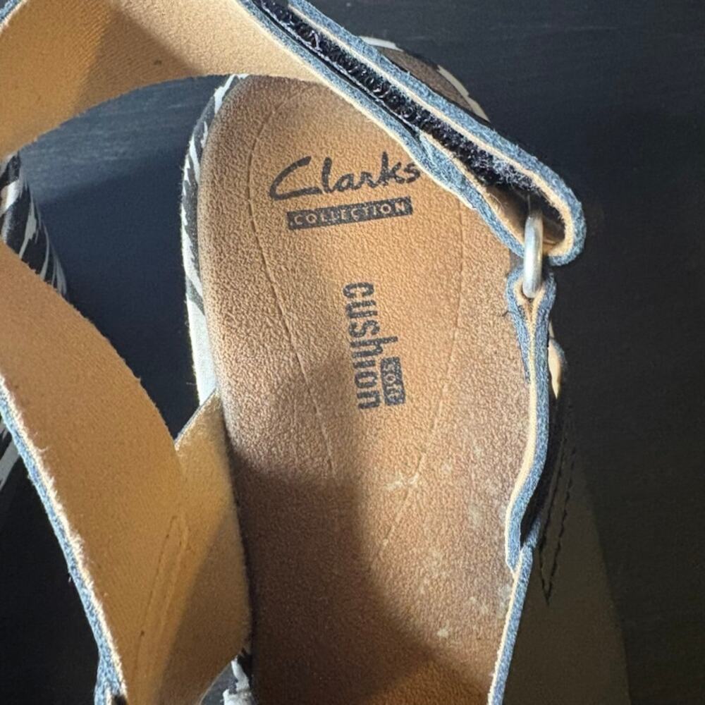 Clarks Collection Soft Cushion Wedge Slingback Sandals Black/White Sz 7W - Picture 2 of 9